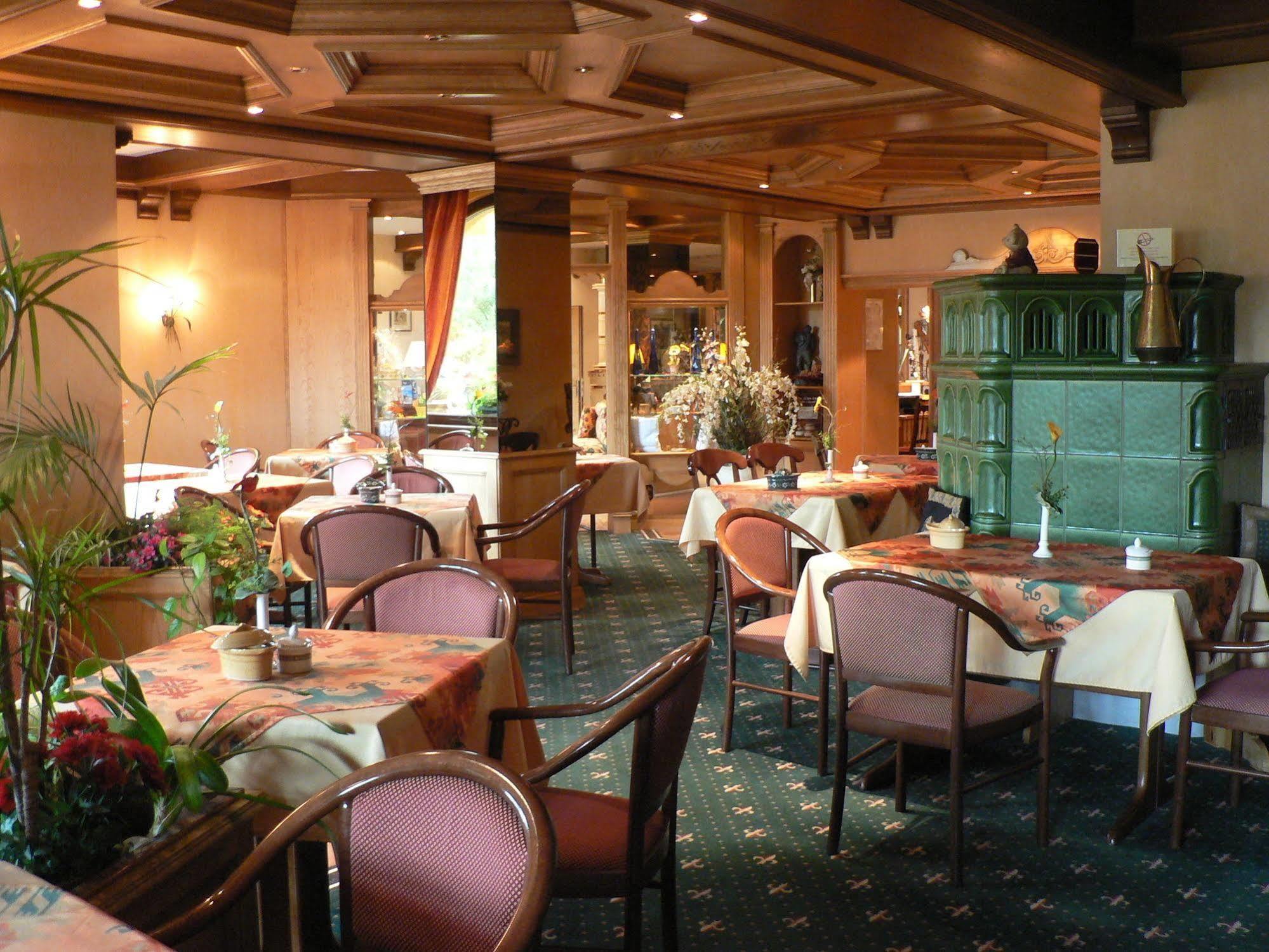 Hotel Le Mandelberg Mittelwihr Esterno foto